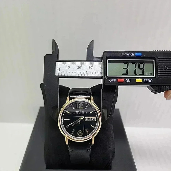 Womens Marc by Marc Jacobs MBM8651 Fergus Day Date 38MM Gold Watch New Battery - Picture 5 of 16